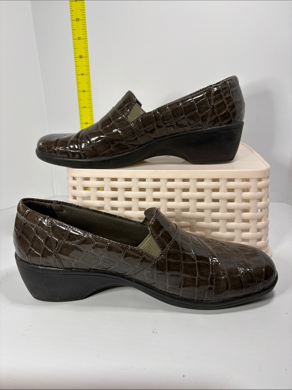 Cleaners‎ 6 Croc-Embossed Slip-On Loafers in Dark Brown. Box 27
